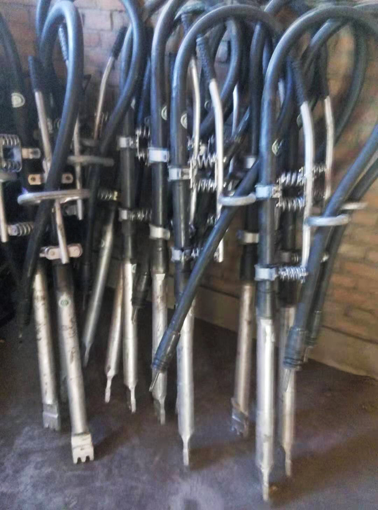 ND-4X4型(xing)一拖四内(nei)燃軟軸高(gao)頻搗固機(ji)