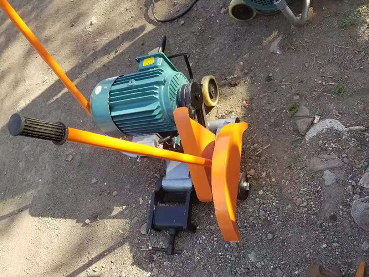 DQG-4型電(diàn)動鋼軌鋸(ju)軌機 