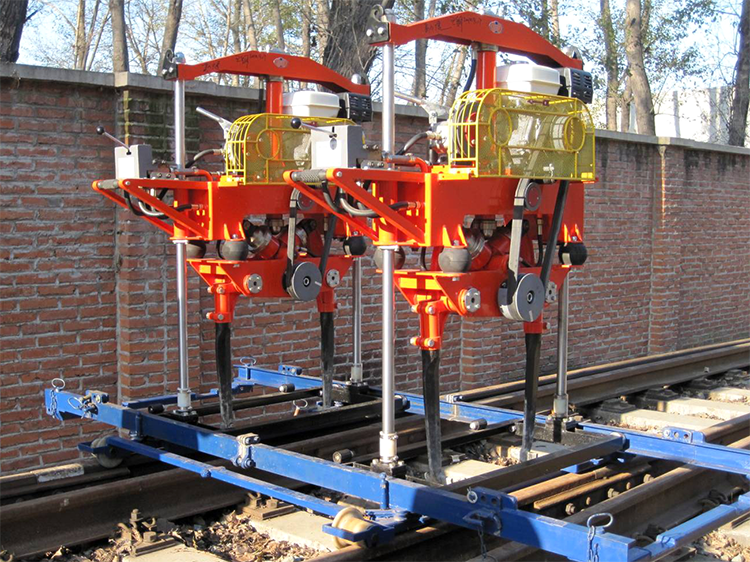 YCD-4型液(ye)壓道岔搗(dao)固機