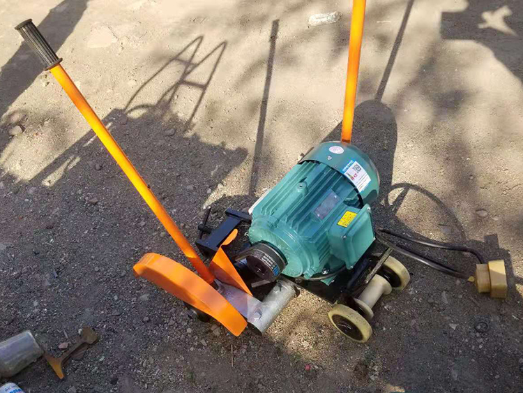 DQG-4型電動(dong)鋼軌鋸軌(guǐ)機 